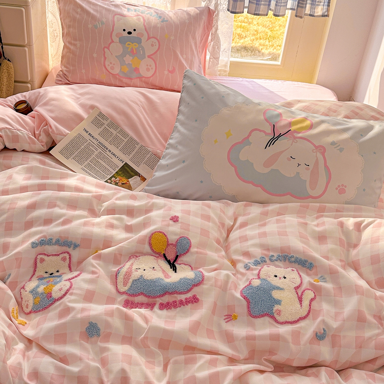 91家纺网 家纺一手货源 找家纺 沐慕 2026新款加厚款水洗棉云朵棉大版立体毛巾绣四件套 甜梦云朵趴