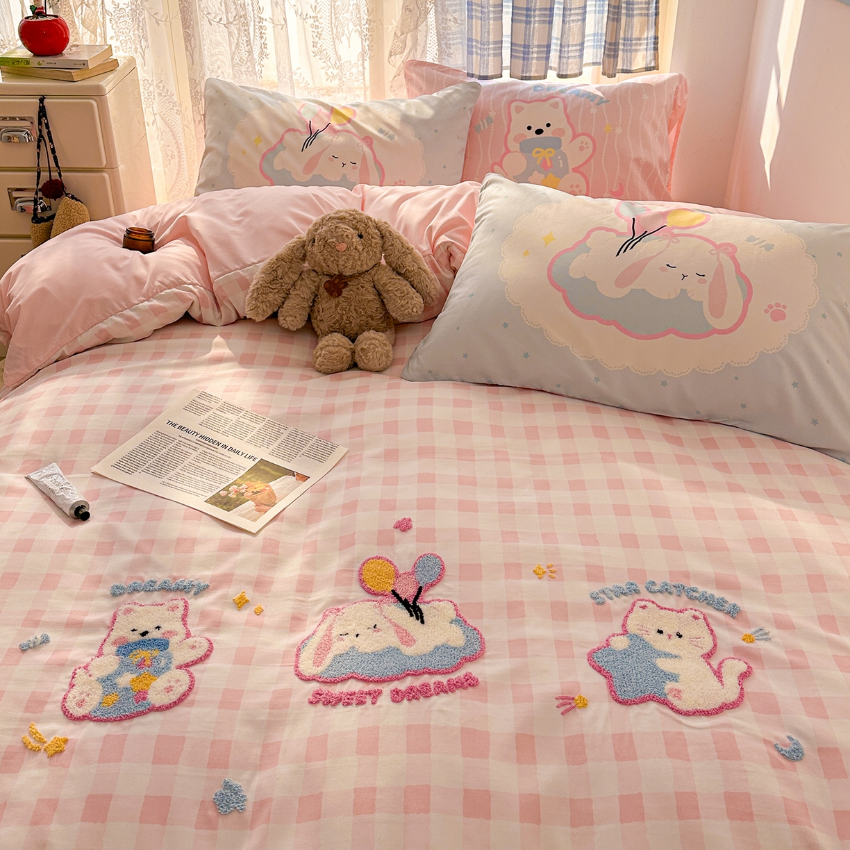 91家纺网 家纺一手货源 找家纺 沐慕 2026新款加厚款水洗棉云朵棉大版立体毛巾绣四件套 甜梦云朵趴