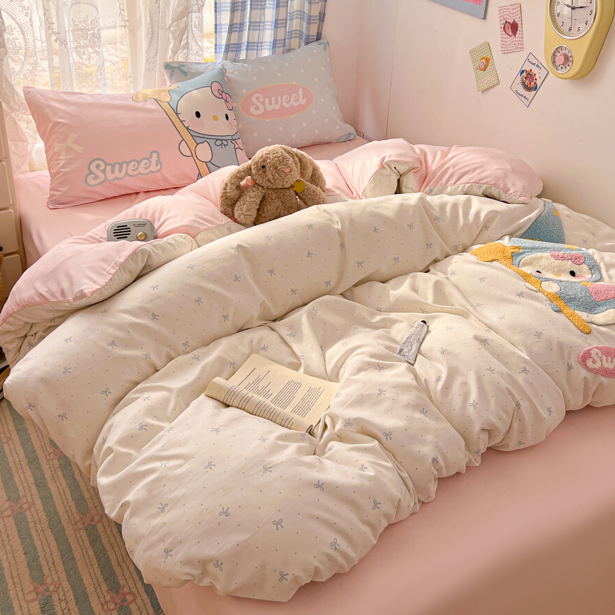 91家纺网 家纺一手货源 找家纺 沐慕 2026新款加厚款水洗棉云朵棉大版立体毛巾绣四件套 魔法喵