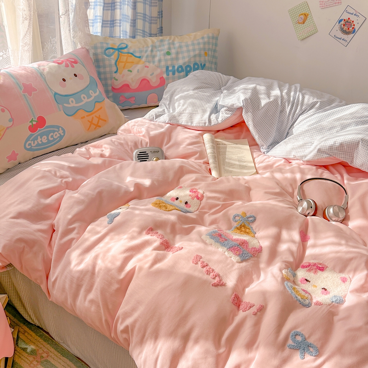 91家纺网 家纺一手货源 找家纺 沐慕 2026新款加厚款水洗棉云朵棉大版立体毛巾绣四件套 蛋糕kt