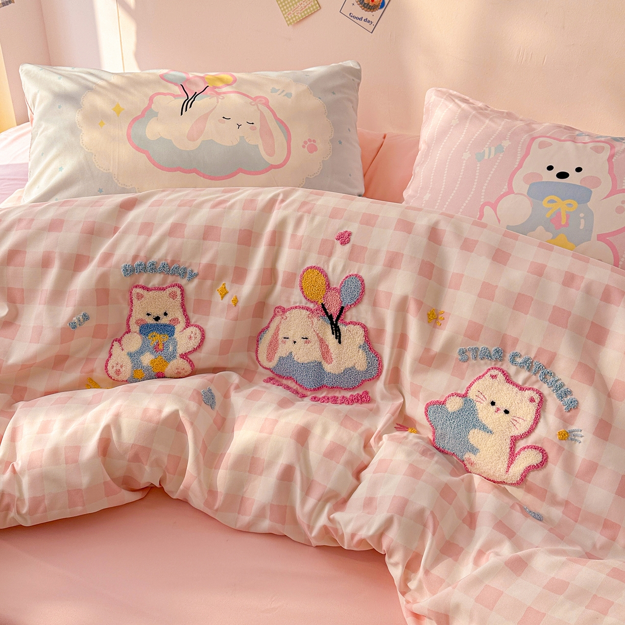 91家纺网 家纺一手货源 找家纺 沐慕 2026新款加厚款水洗棉云朵棉大版立体毛巾绣四件套 甜梦云朵趴