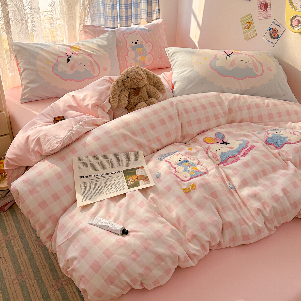 91家纺网 家纺一手货源 找家纺 沐慕 2026新款加厚款水洗棉云朵棉大版立体毛巾绣四件套 甜梦云朵趴