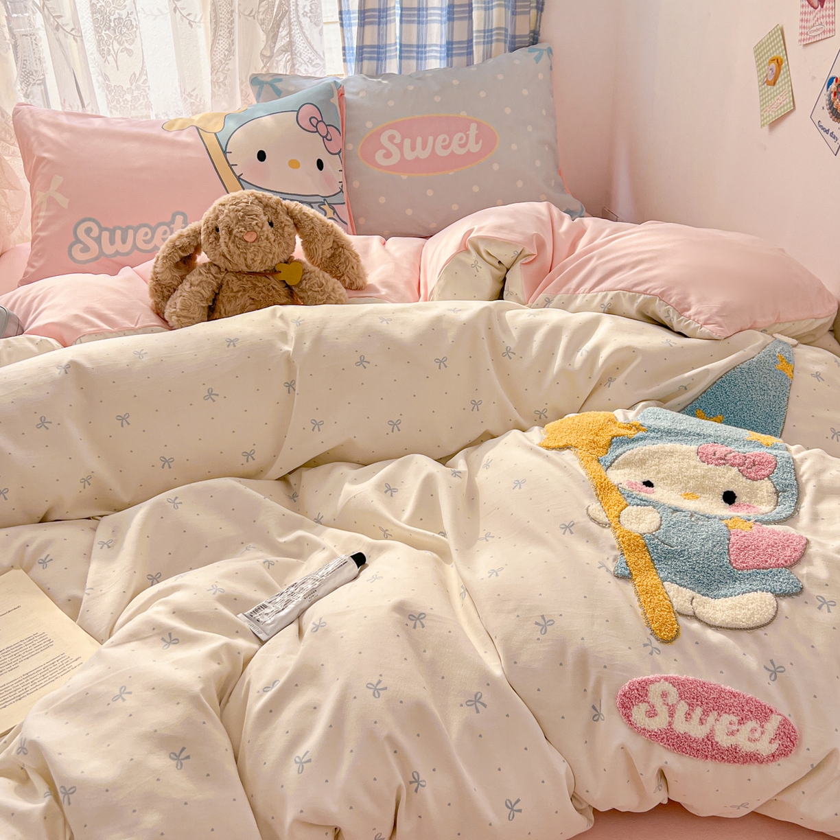 91家纺网 家纺一手货源 找家纺 沐慕 2026新款加厚款水洗棉云朵棉大版立体毛巾绣四件套 魔法喵