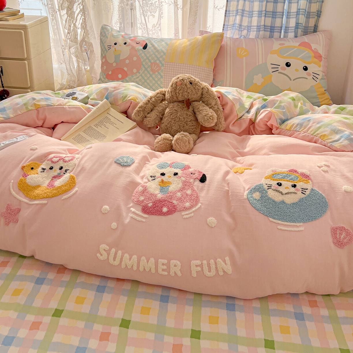 91家纺网 家纺一手货源 找家纺 沐慕 2026新款加厚款水洗棉云朵棉大版立体毛巾绣四件套 夏日喵星