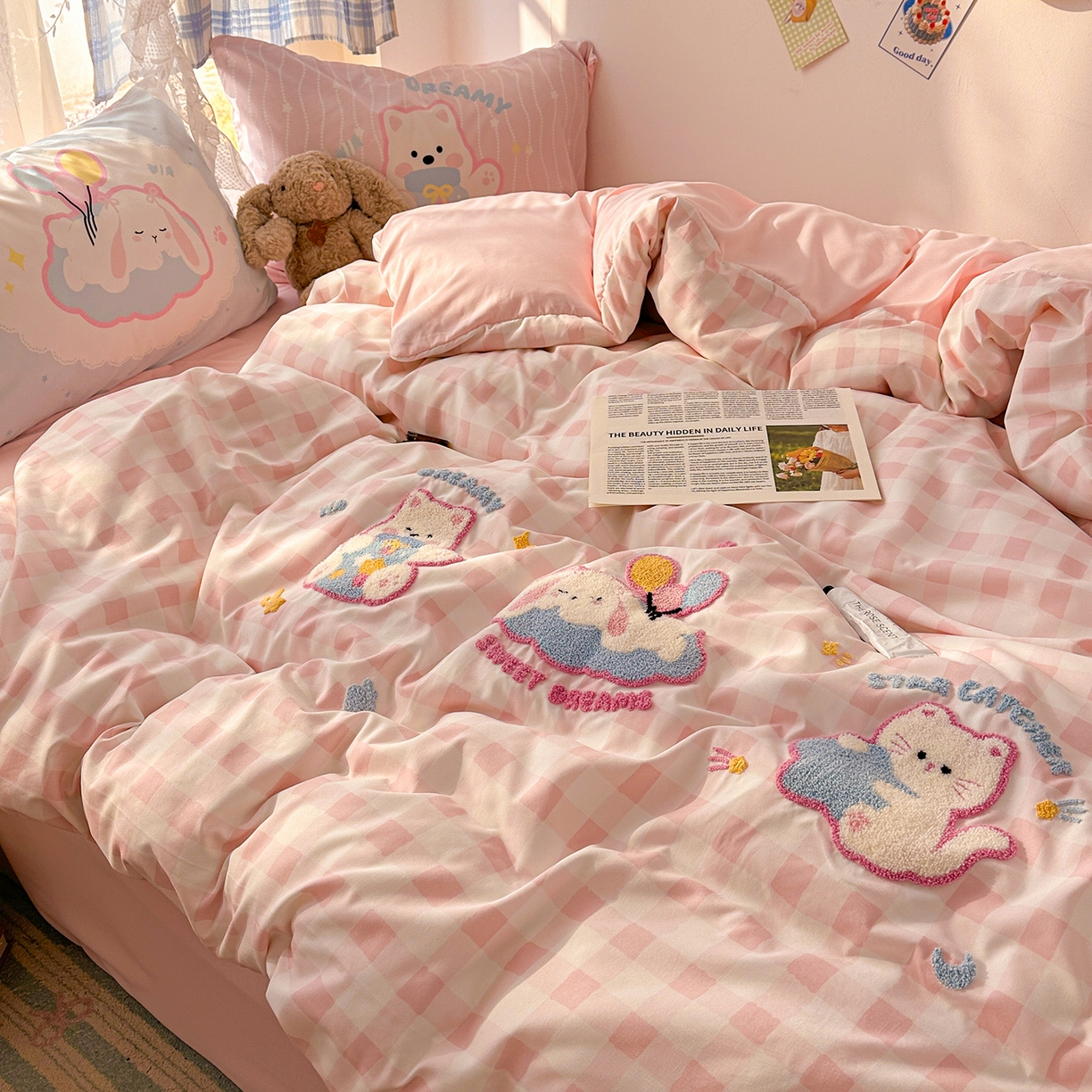 91家纺网 家纺一手货源 找家纺 沐慕 2026新款加厚款水洗棉云朵棉大版立体毛巾绣四件套 甜梦云朵趴