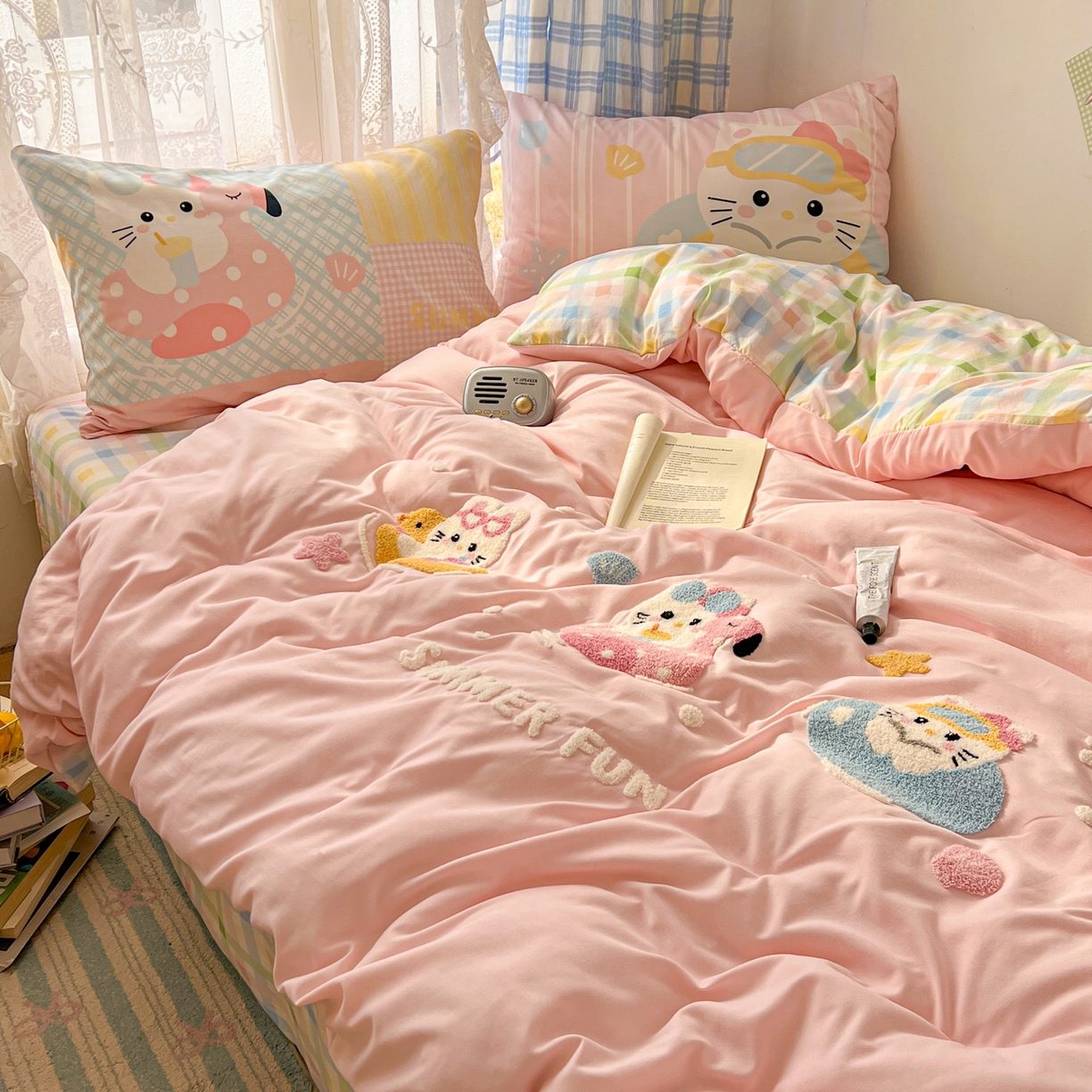 91家纺网 家纺一手货源 找家纺 沐慕 2026新款加厚款水洗棉云朵棉大版立体毛巾绣四件套 夏日喵星