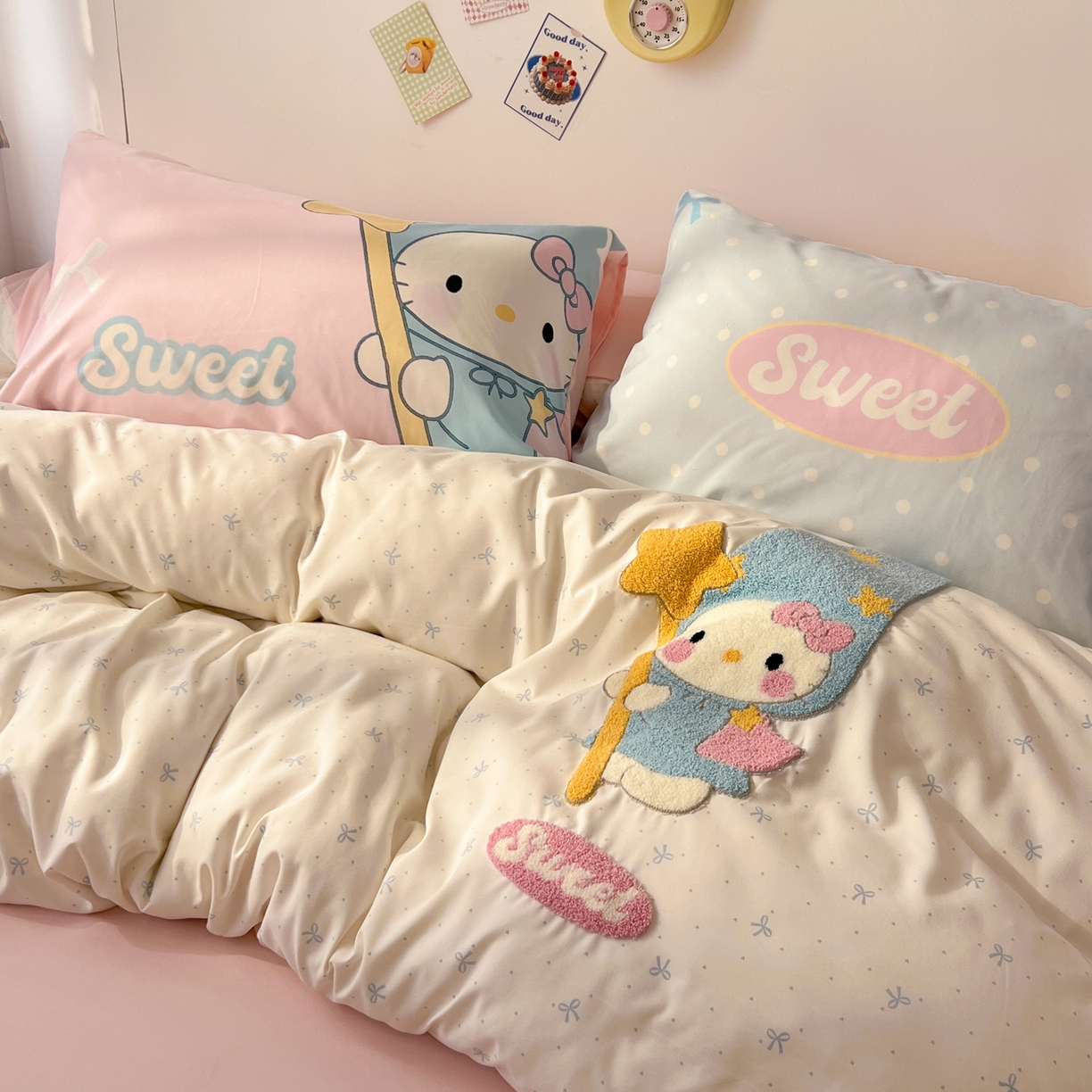 91家纺网 家纺一手货源 找家纺 沐慕 2026新款加厚款水洗棉云朵棉大版立体毛巾绣四件套 魔法喵