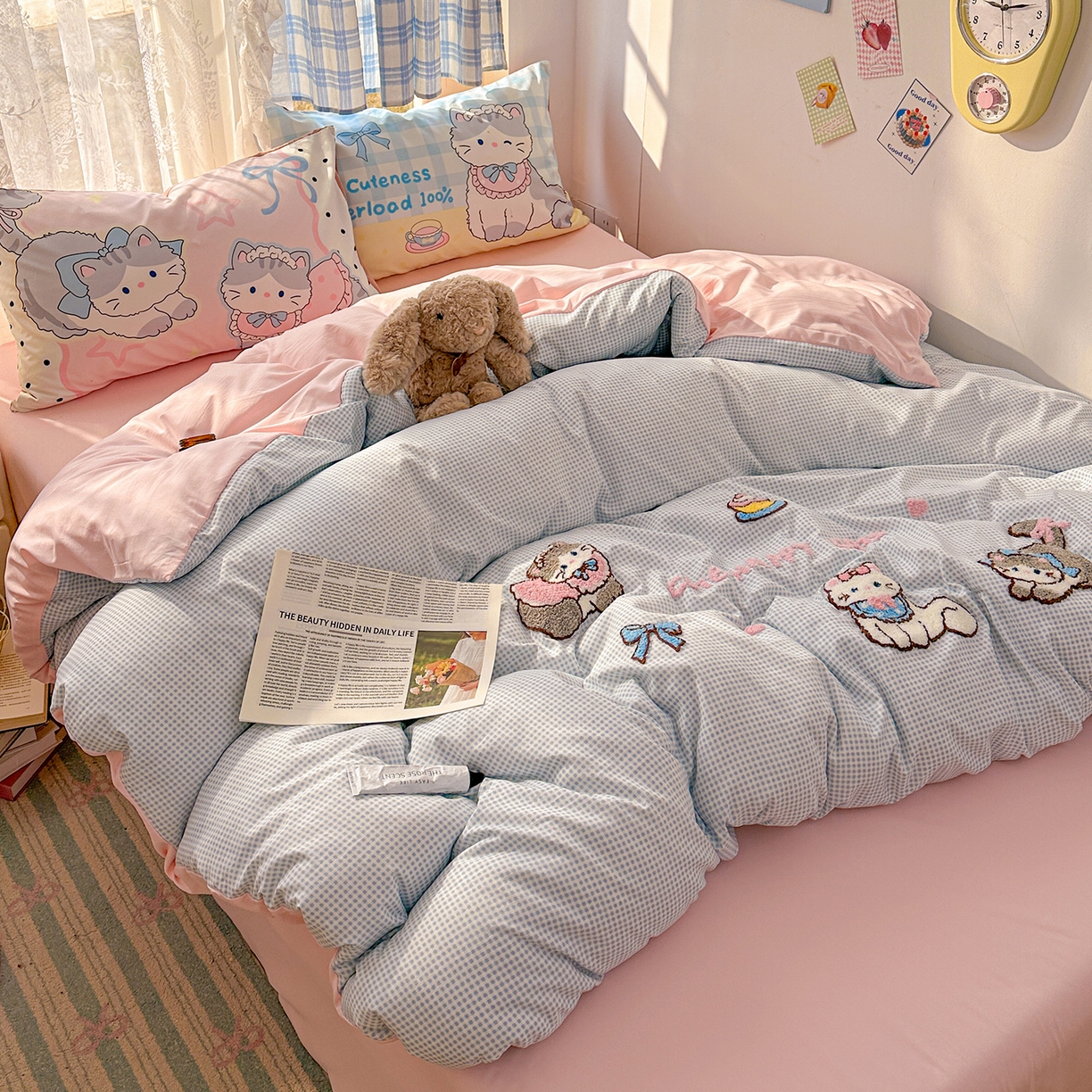 91家纺网 家纺一手货源 找家纺 沐慕 2026新款加厚款水洗棉云朵棉大版立体毛巾绣四件套 猫咪日记