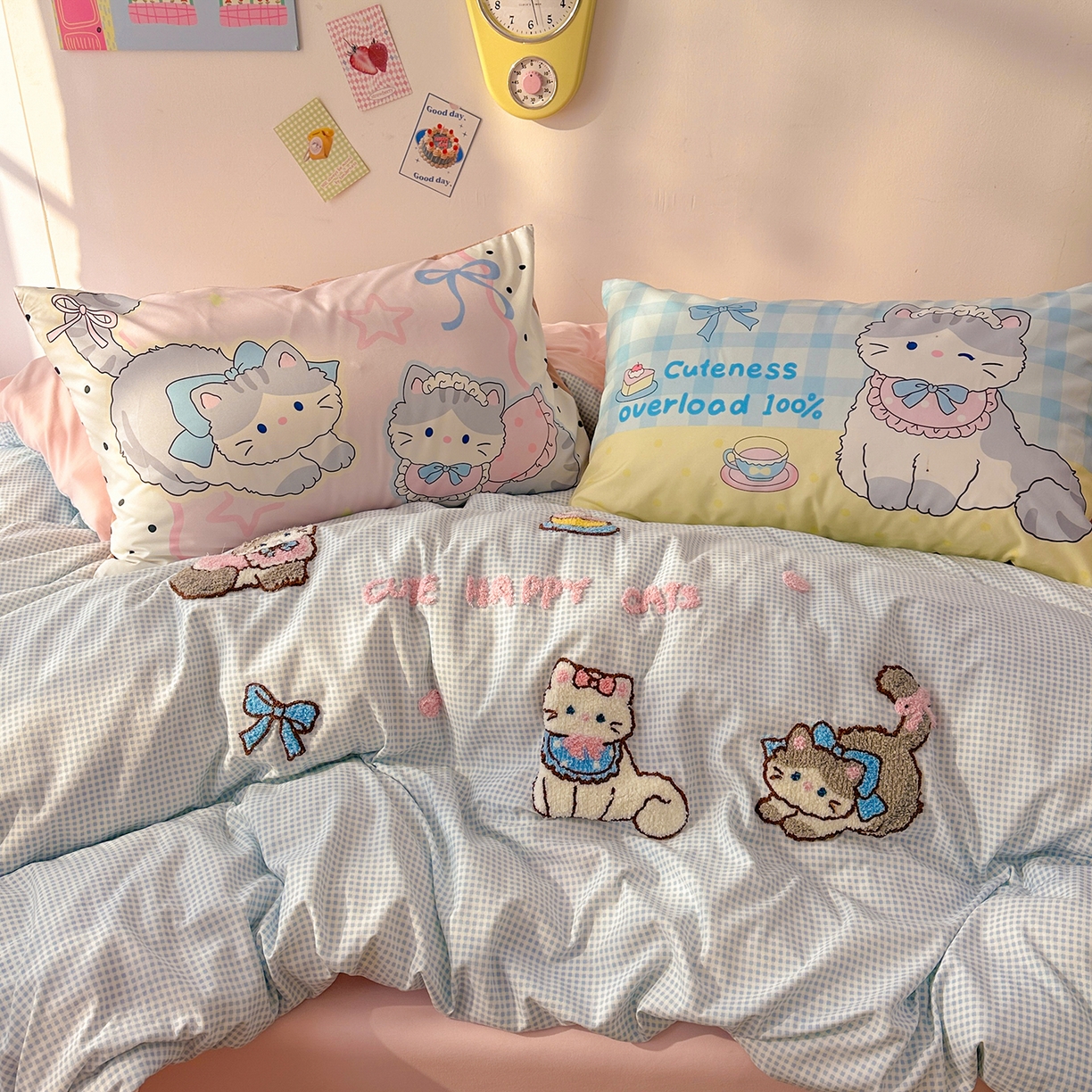 91家纺网 家纺一手货源 找家纺 沐慕 2026新款加厚款水洗棉云朵棉大版立体毛巾绣四件套 猫咪日记