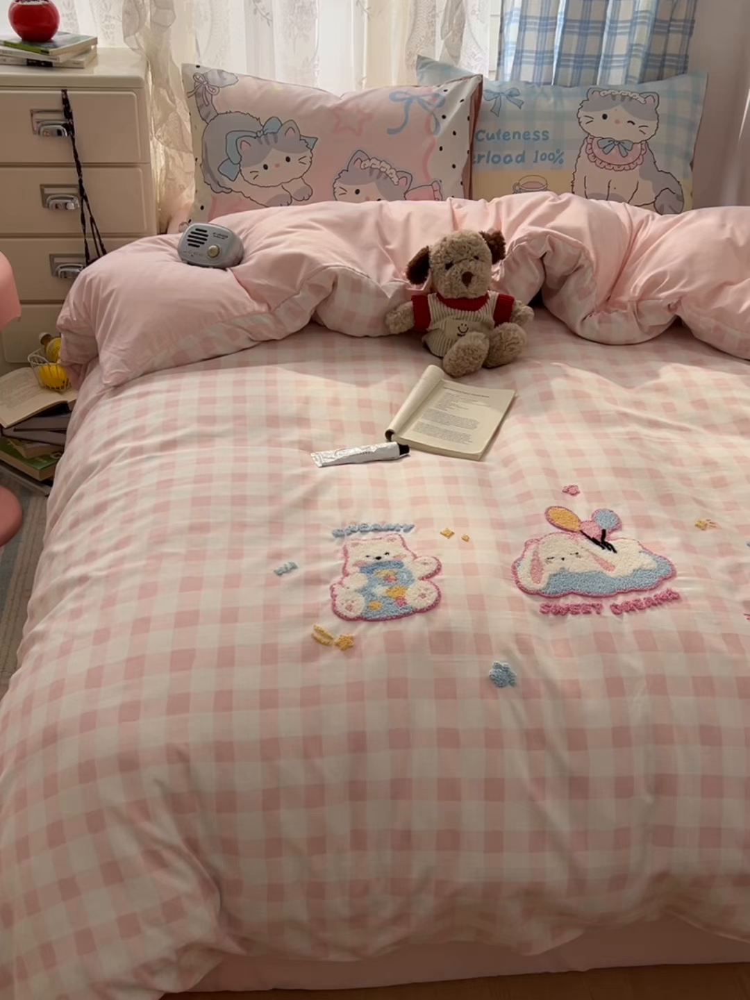 91家纺网 家纺一手货源 找家纺 沐慕 2026新款加厚款水洗棉云朵棉大版立体毛巾绣四件套 甜梦云朵趴