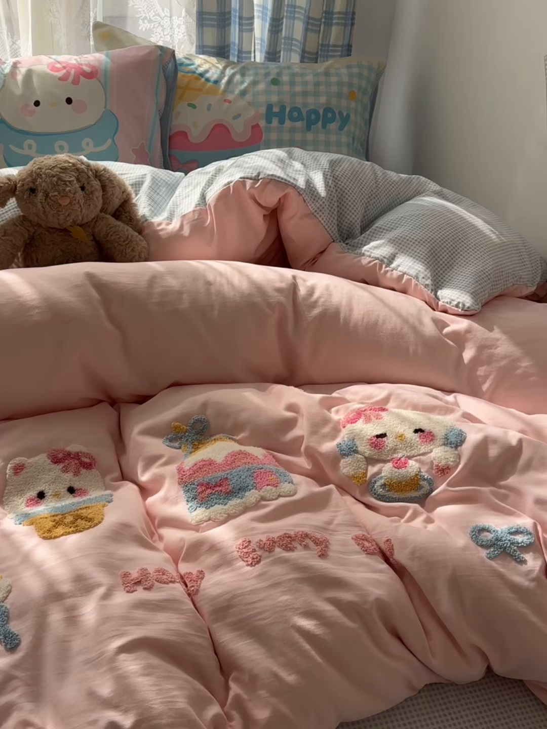 91家纺网 家纺一手货源 找家纺 沐慕 2026新款加厚款水洗棉云朵棉大版立体毛巾绣四件套 蛋糕kt