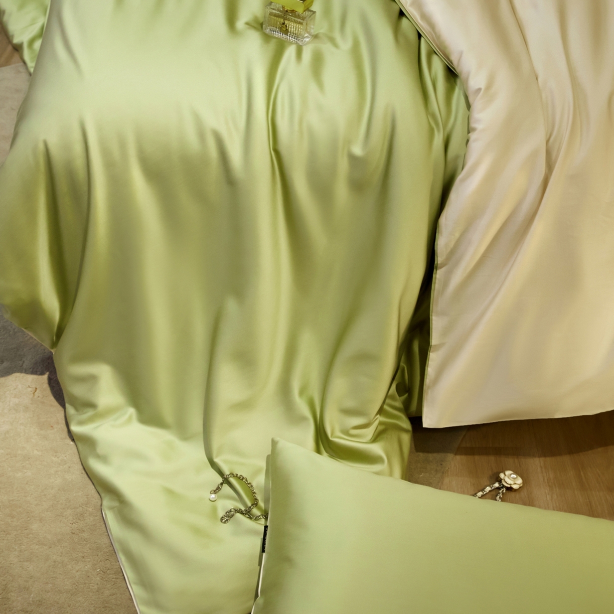 91家纺网 家纺一手货源 找家纺 秀色家纺 2026新款100Pro+高级感轻奢天丝四件套长绒棉新疆纯色双拼凉感夏季裸睡4件 Air天丝棉-抹茶奶白