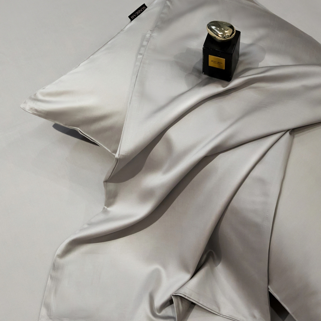 91家纺网 家纺一手货源 找家纺 秀色家纺 2026新款100Pro+高级感轻奢天丝四件套长绒棉新疆纯色双拼凉感夏季裸睡4件 Air天丝棉-幻影灰