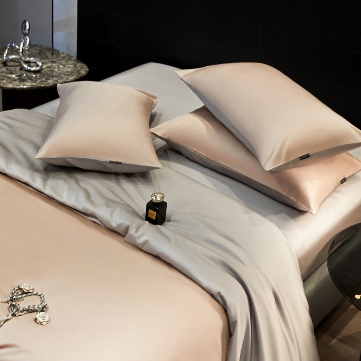 91家纺网 家纺一手货源 找家纺 秀色家纺 2026新款100Pro+高级感轻奢天丝四件套长绒棉新疆纯色双拼凉感夏季裸睡4件 Air天丝棉-桃灰粉+幻影灰