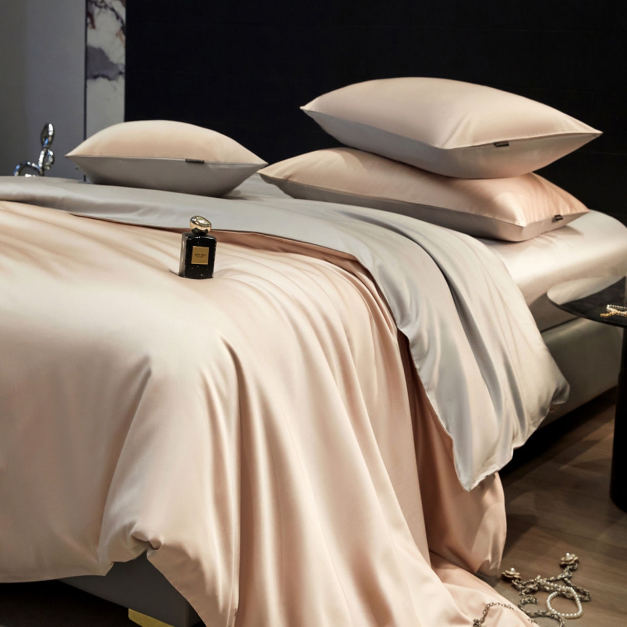 91家纺网 家纺一手货源 找家纺 秀色家纺 2026新款100Pro+高级感轻奢天丝四件套长绒棉新疆纯色双拼凉感夏季裸睡4件 Air天丝棉-桃灰粉+幻影灰