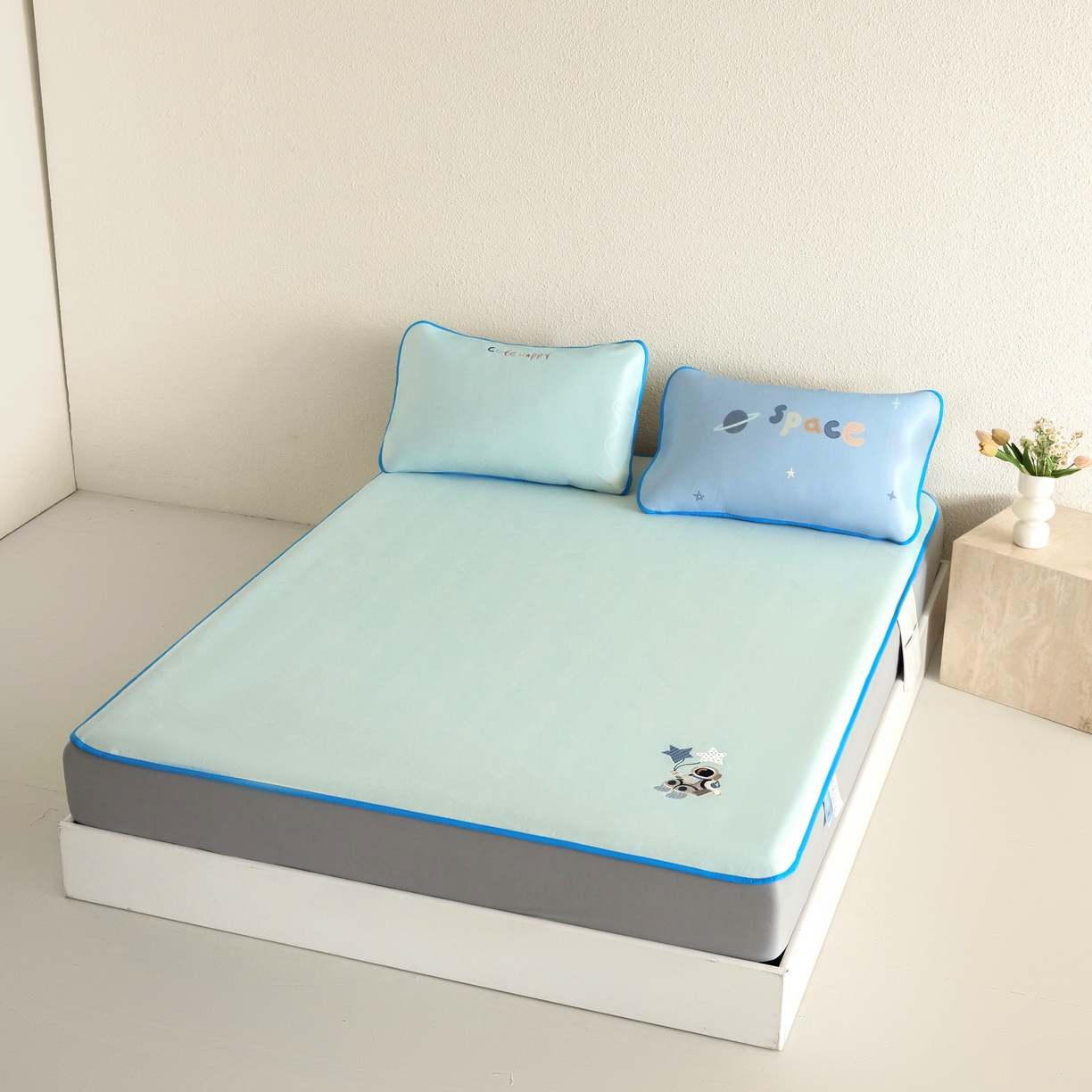 91家纺网 家纺一手货源 找家纺 禧禾 2026春夏新款A类600D数码冰丝席凉席席子-冰菓系列 星际宇航-床笠款