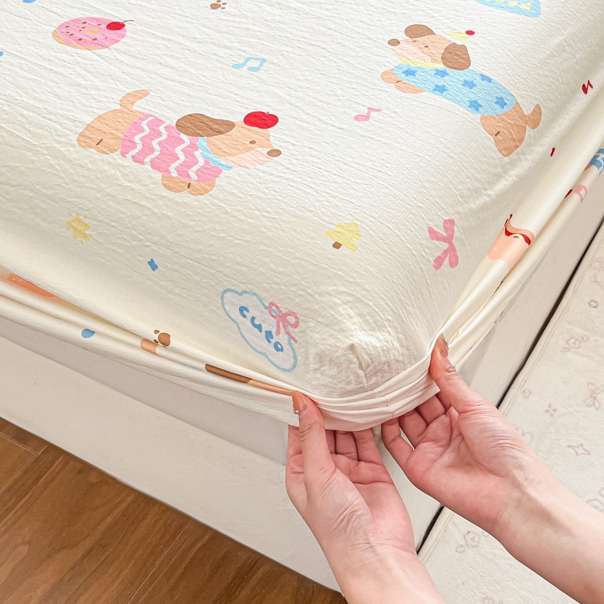 91家纺网 家纺一手货源 找家纺 川悦生活 2026春夏新款双层纱皱皱纱单床笠床笠单件 床笠腊肠庄园