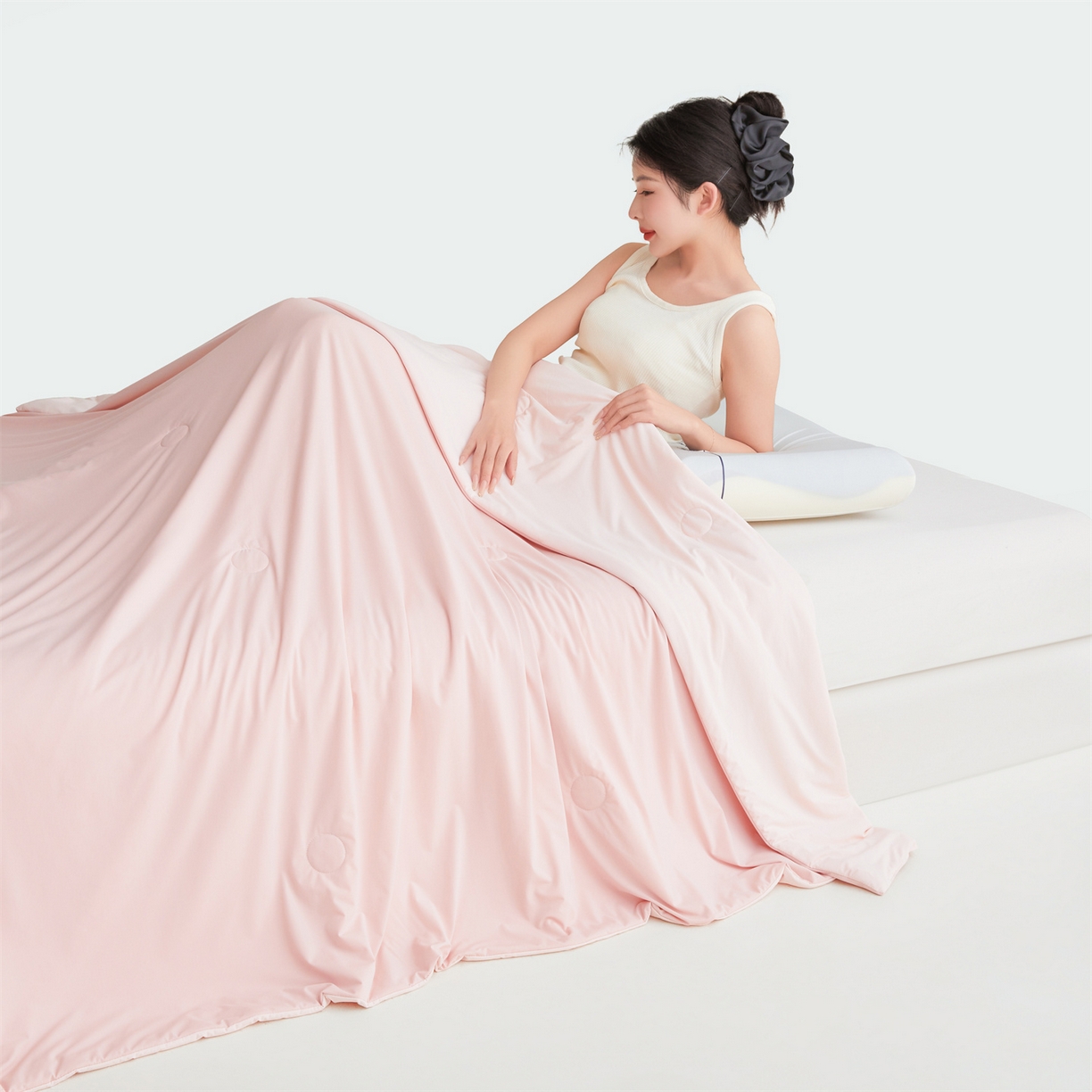 91家纺网 家纺一手货源 找家纺 仁凯家纺 2026新款双面凉感丝夏被凉感被子夏凉被空调被 冰柔粉