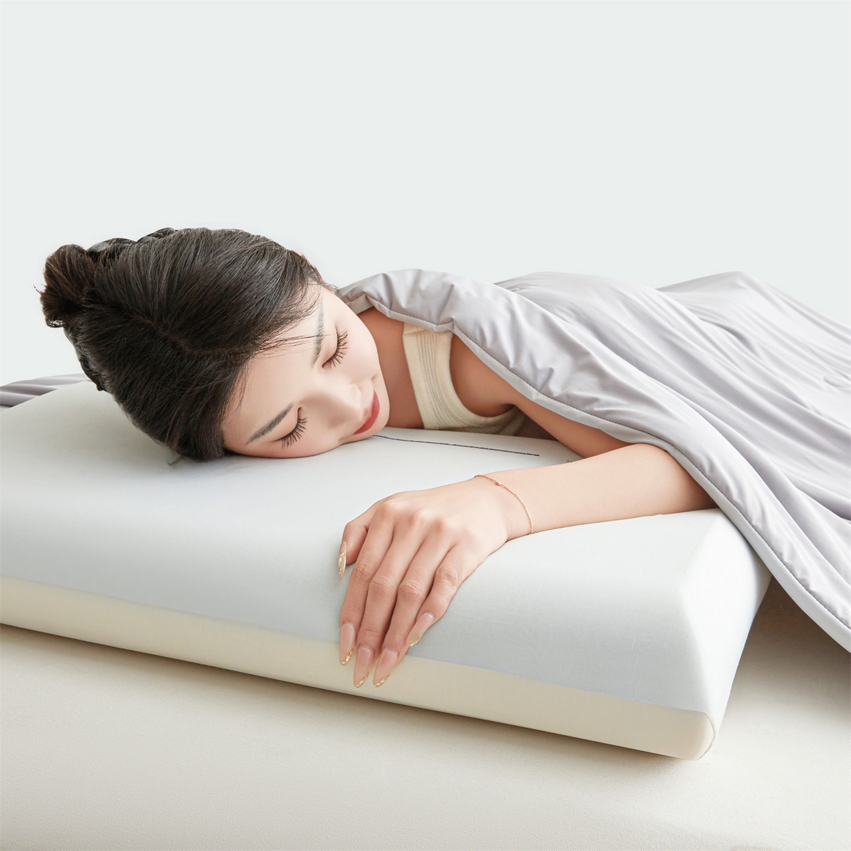 91家纺网 家纺一手货源 找家纺 仁凯家纺 2026新款双面凉感丝夏被凉感被子夏凉被空调被 雾松灰