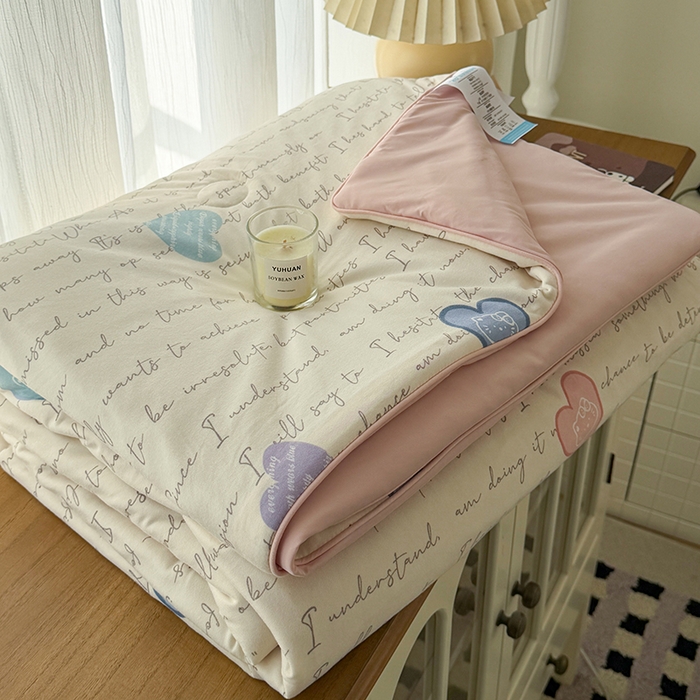 91家纺网 家纺一手货源 找家纺 HL原创 2026春夏新款针织棉小冰皮双感夏被夏凉被空调被 字母游戏