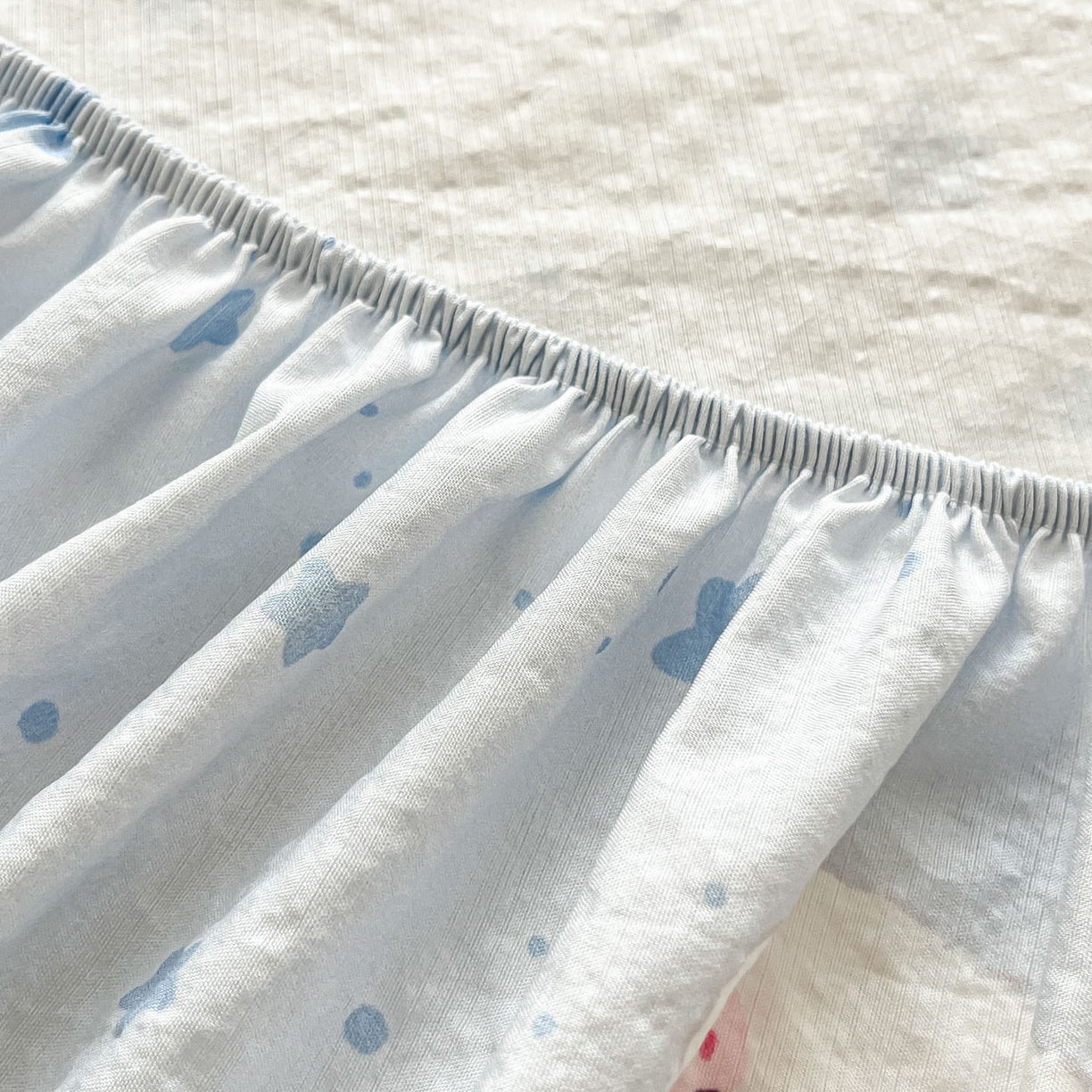 91家纺网 家纺一手货源 找家纺 川悦生活 2026春夏新款双层纱皱皱纱单床笠床笠单件 床笠星星西高地