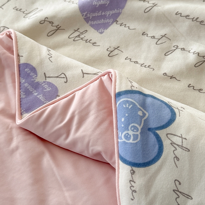 91家纺网 家纺一手货源 找家纺 HL原创 2026春夏新款针织棉小冰皮双感夏被夏凉被空调被 字母游戏