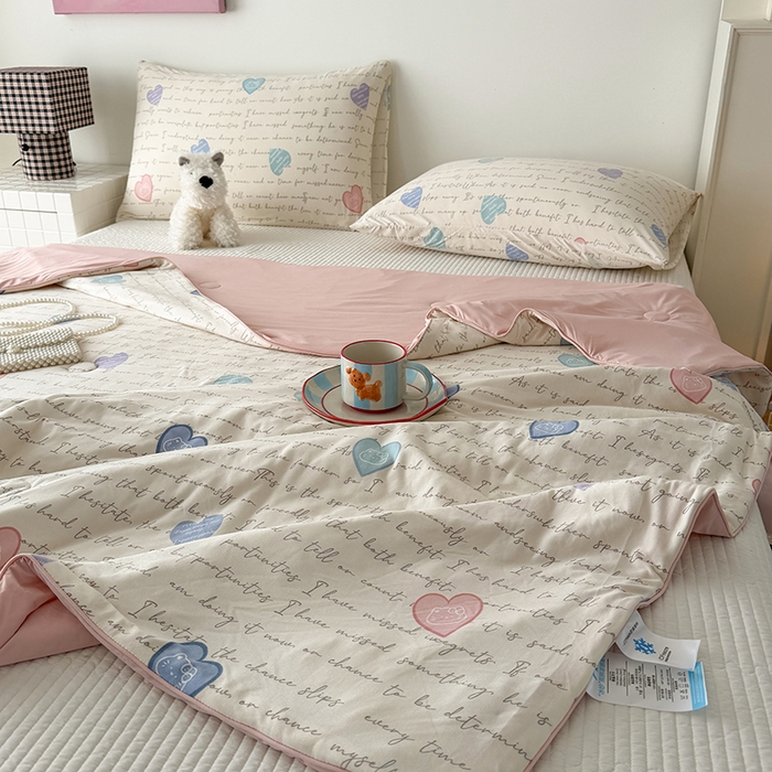 91家纺网 家纺一手货源 找家纺 HL原创 2026春夏新款针织棉小冰皮双感夏被夏凉被空调被 字母游戏