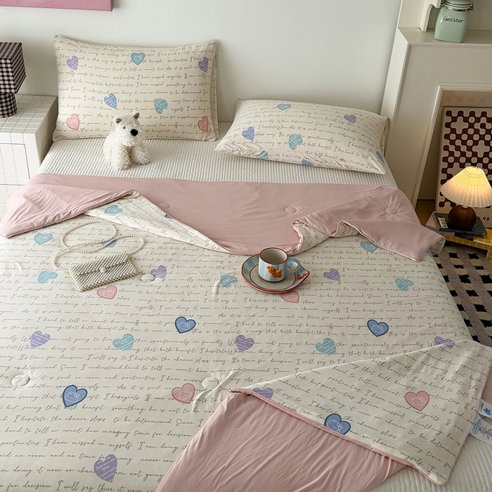 91家纺网 家纺一手货源 找家纺 HL原创 2026春夏新款针织棉小冰皮双感夏被夏凉被空调被 字母游戏