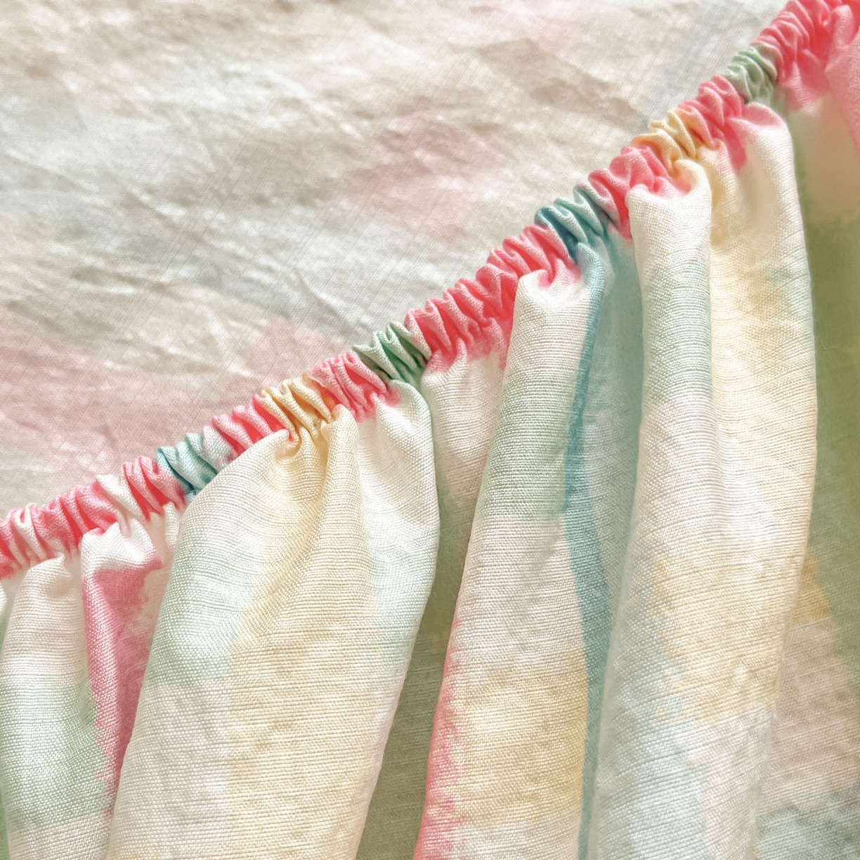 91家纺网 家纺一手货源 找家纺 川悦生活 2026春夏新款双层纱皱皱纱单床笠床笠单件 床笠杏仁小星星