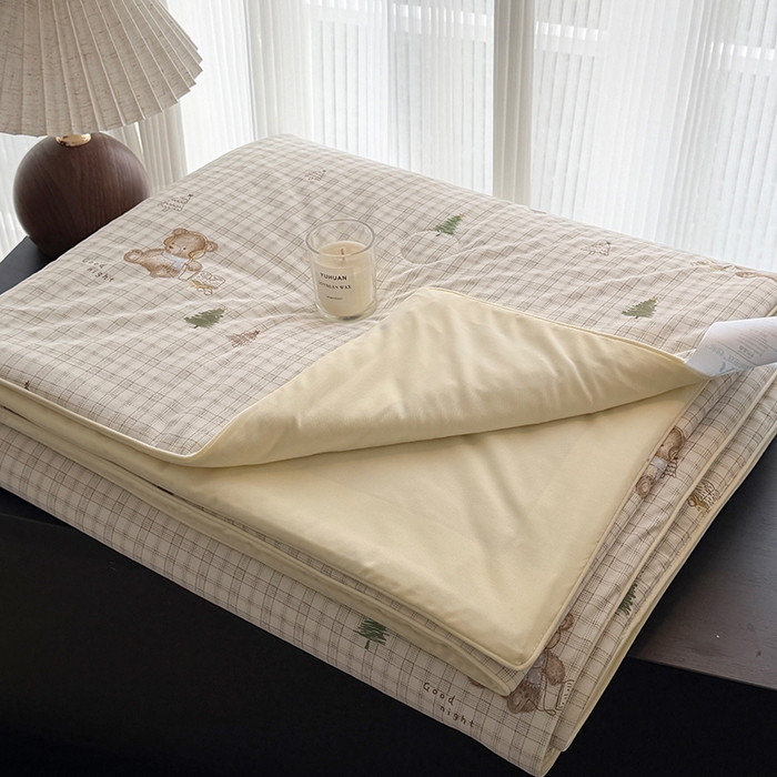 91家纺网 家纺一手货源 找家纺 HL原创 2026春夏新款双面小冰皮夏被夏凉被空调被 绿荫小熊