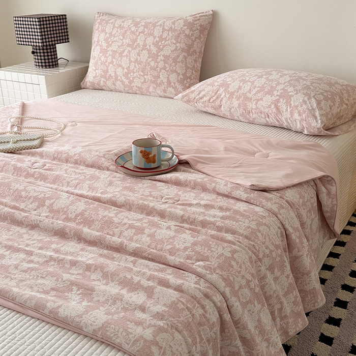 91家纺网 家纺一手货源 找家纺 HL原创 2026春夏新款双面小冰皮夏被夏凉被空调被 南法假日-粉