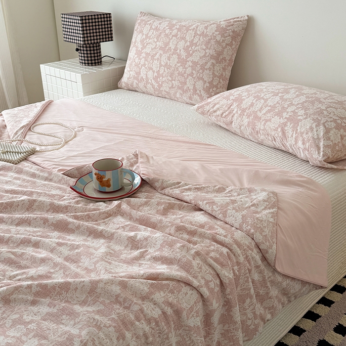 91家纺网 家纺一手货源 找家纺 HL原创 2026春夏新款双面小冰皮夏被夏凉被空调被 南法假日-粉