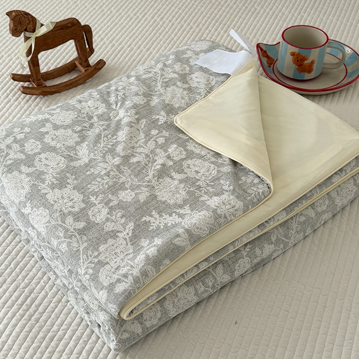 91家纺网 家纺一手货源 找家纺 HL原创 2026春夏新款双面小冰皮夏被夏凉被空调被 南法假日-绿