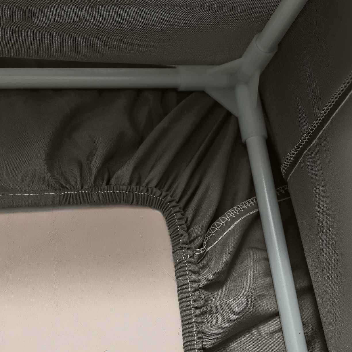 91家纺网 家纺一手货源 找家纺 壹和 2026新款纯物理无涂层无覆膜款遮光防蚊学生坐床蚊帐（场景二） 大象灰