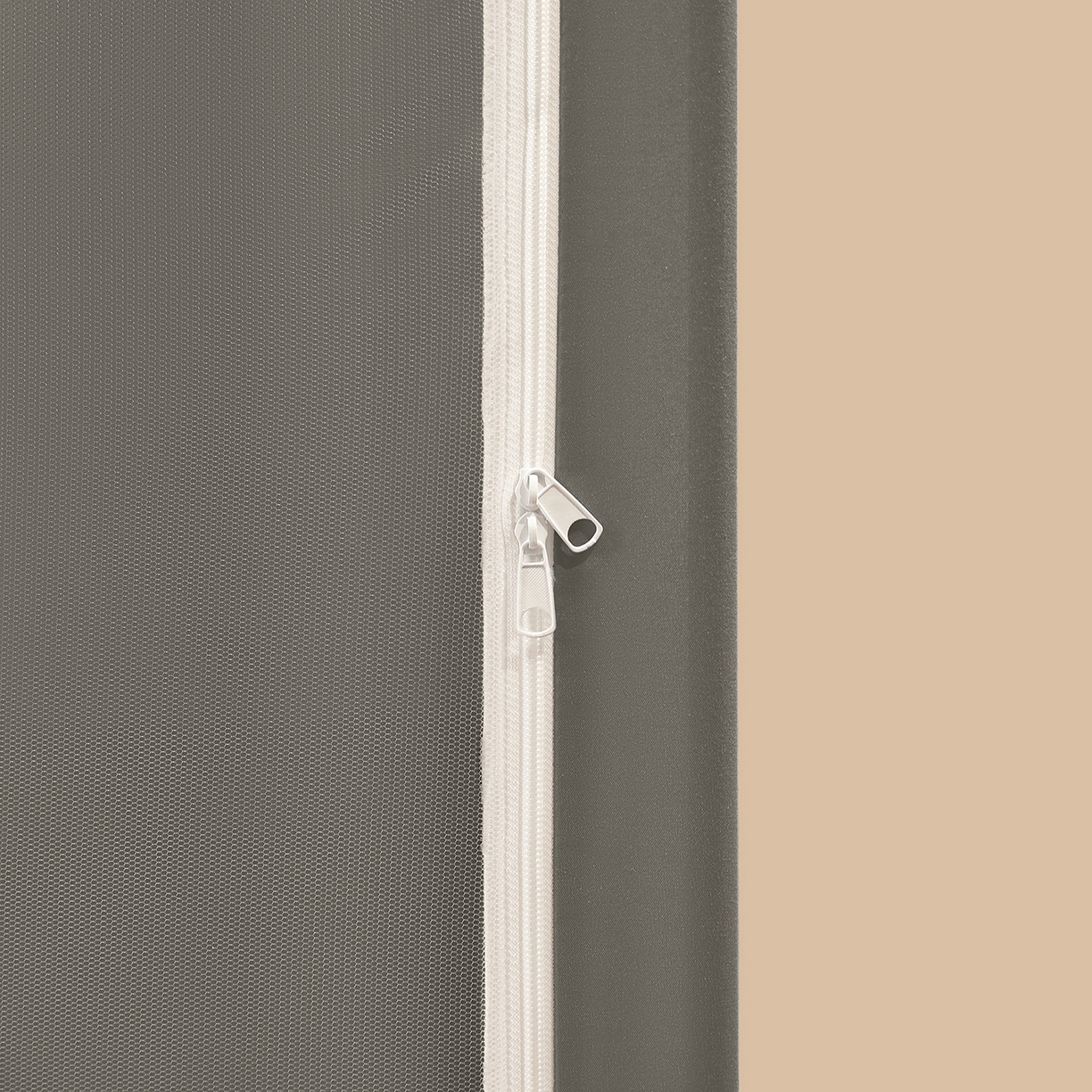 91家纺网 家纺一手货源 找家纺 壹和 2026新款纯物理无涂层无覆膜款遮光防蚊学生坐床蚊帐（场景二） 大象灰