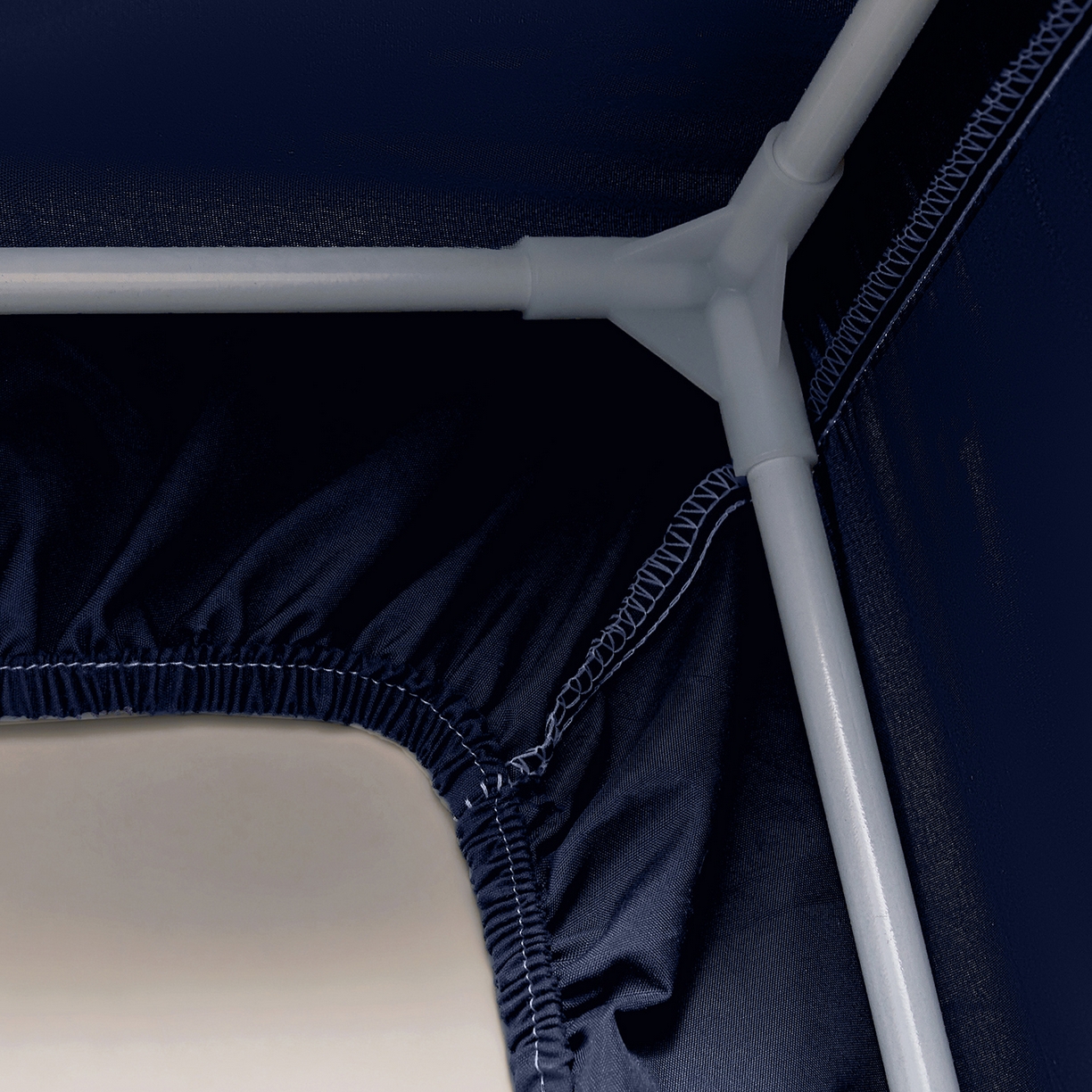 91家纺网 家纺一手货源 找家纺 壹和 2026新款纯物理无涂层无覆膜款遮光防蚊学生坐床蚊帐（场景二） 靛蓝