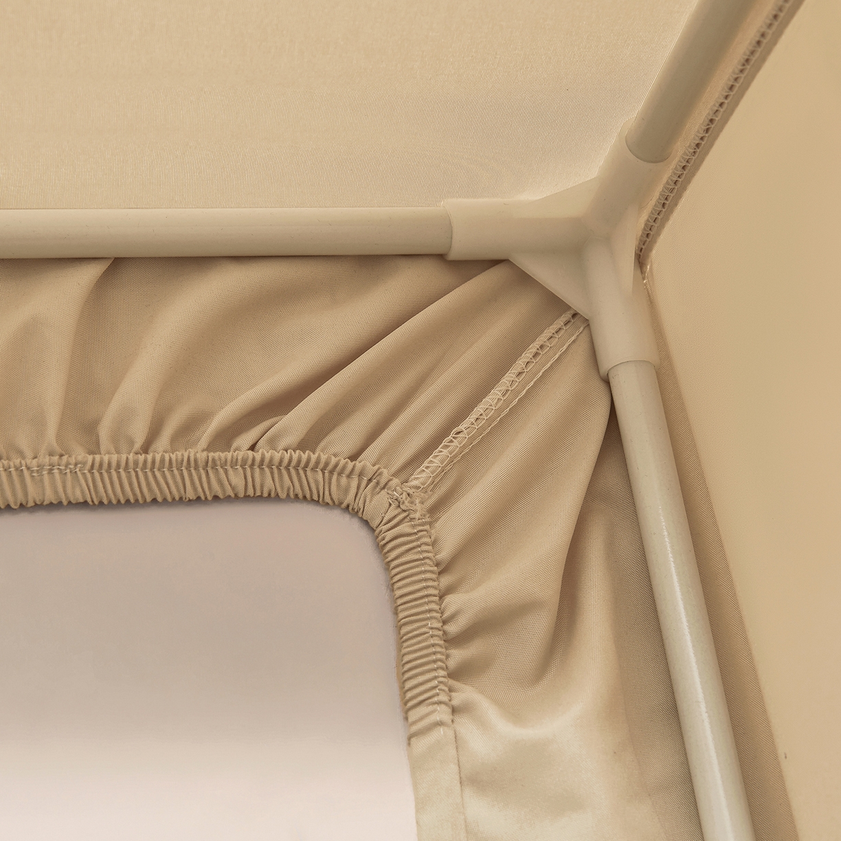 91家纺网 家纺一手货源 找家纺 壹和 2026新款纯物理无涂层无覆膜款遮光防蚊学生坐床蚊帐（场景二） 优雅米