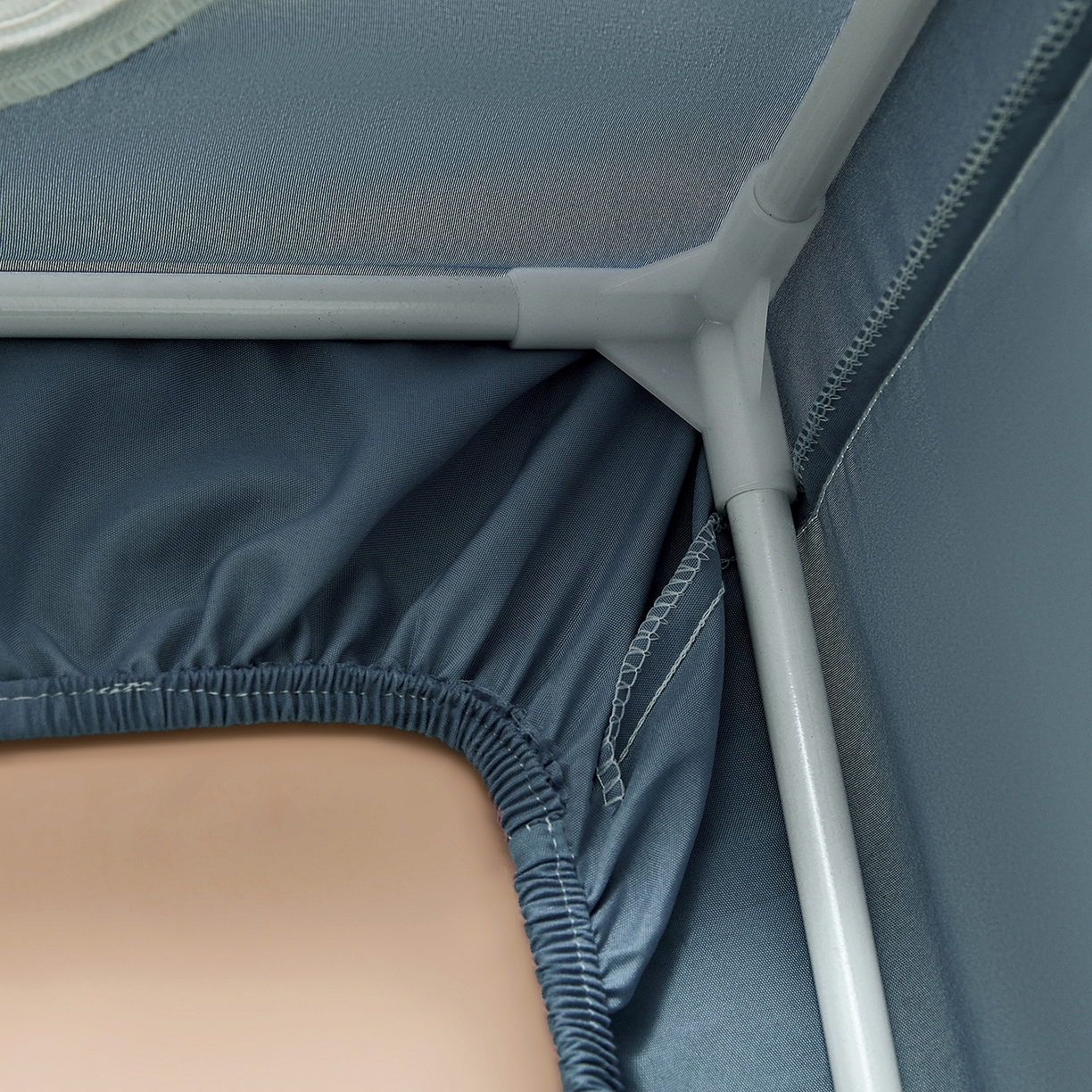 91家纺网 家纺一手货源 找家纺 壹和 2026新款纯物理无涂层无覆膜款遮光防蚊学生坐床蚊帐（场景二） 苍穹蓝