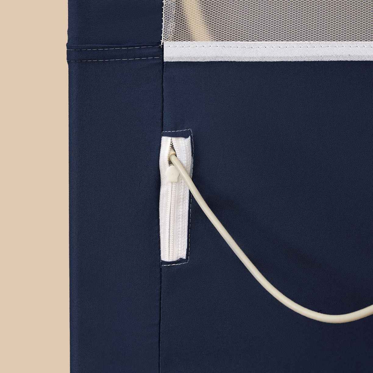 91家纺网 家纺一手货源 找家纺 壹和 2026新款纯物理无涂层无覆膜款遮光防蚊学生坐床蚊帐（场景二） 靛蓝