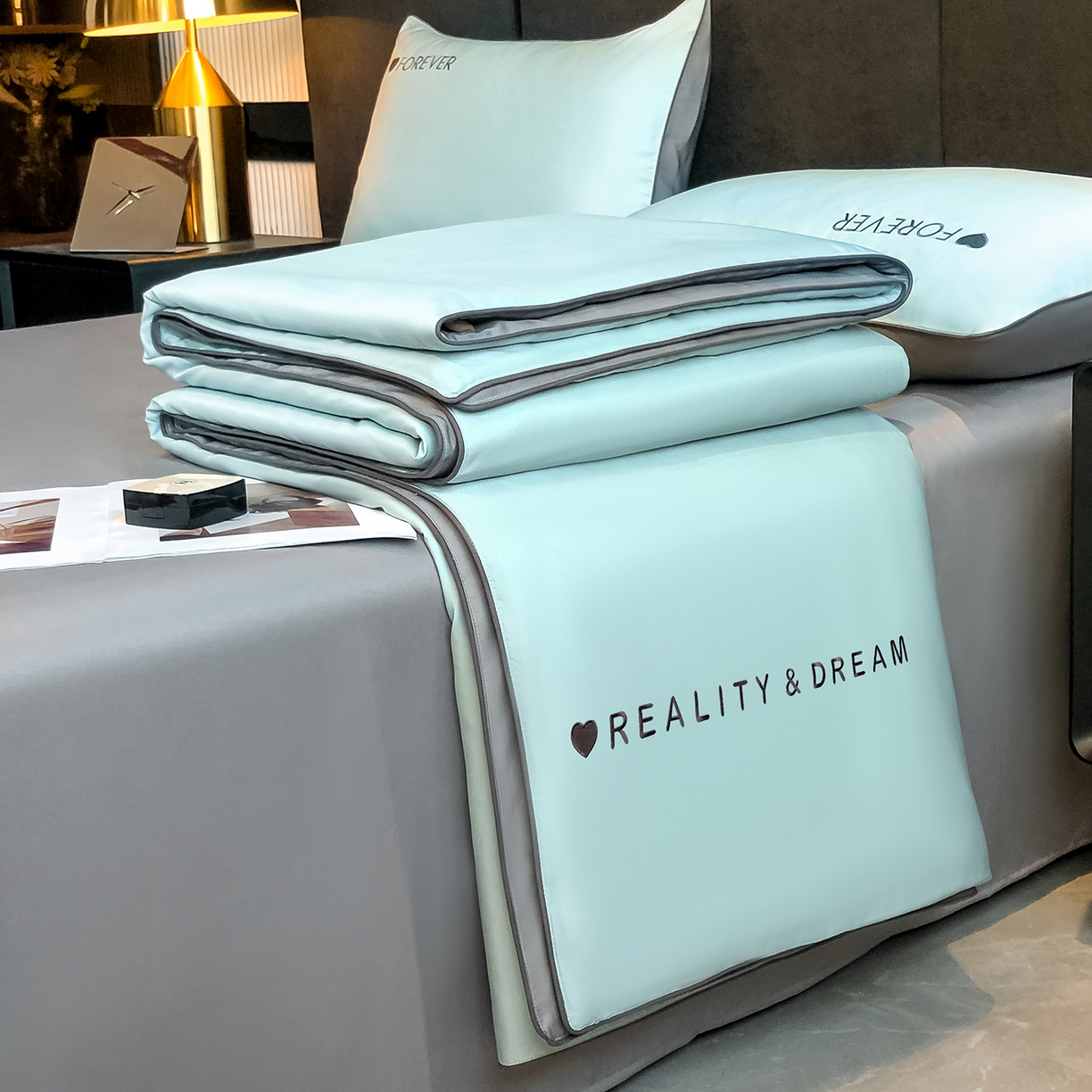 吾诺家居 2026新款双拼及羽毛刺绣夏被夏凉被空调被四件套-柔羽 梵星蓝-经典灰