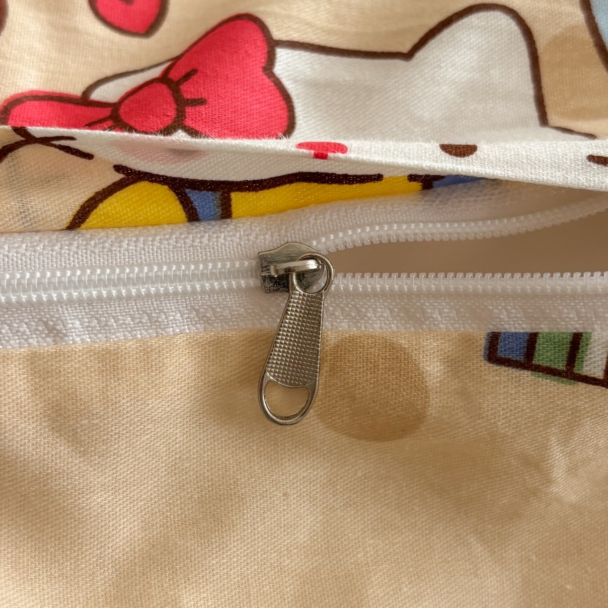 91家纺网 家纺一手货源 找家纺 慕尚家纺 2026春夏新款全棉纯棉印花三角针四件套 凯蒂猫