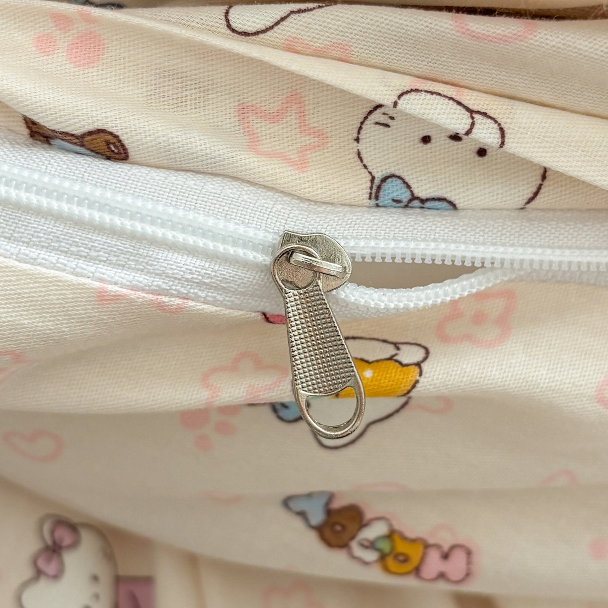 91家纺网 家纺一手货源 找家纺 慕尚家纺 2026春夏新款全棉纯棉印花三角针四件套 甜喵KT