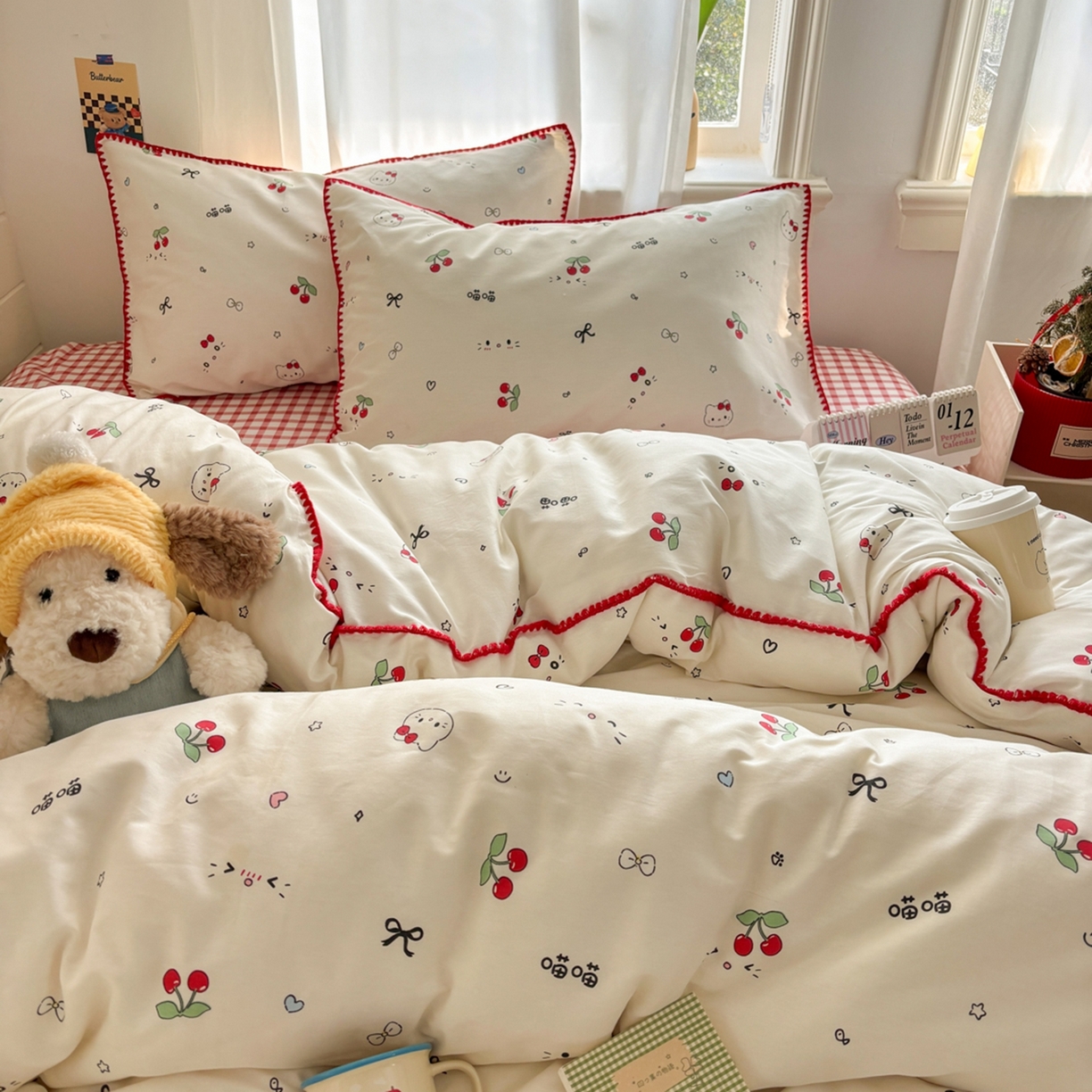 91家纺网 家纺一手货源 找家纺 慕尚家纺 2026春夏新款全棉纯棉印花三角针四件套 樱桃小喵