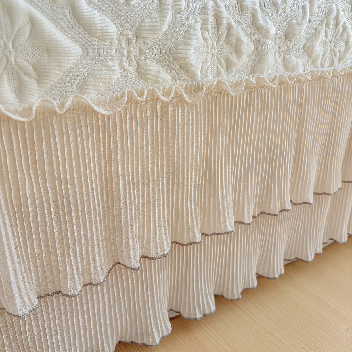 91家纺网 家纺一手货源 找家纺 锦格家纺 2026新款凉感丝网纱凉席夏被夏凉被空调被四件套 洛芙漫-奶昔白