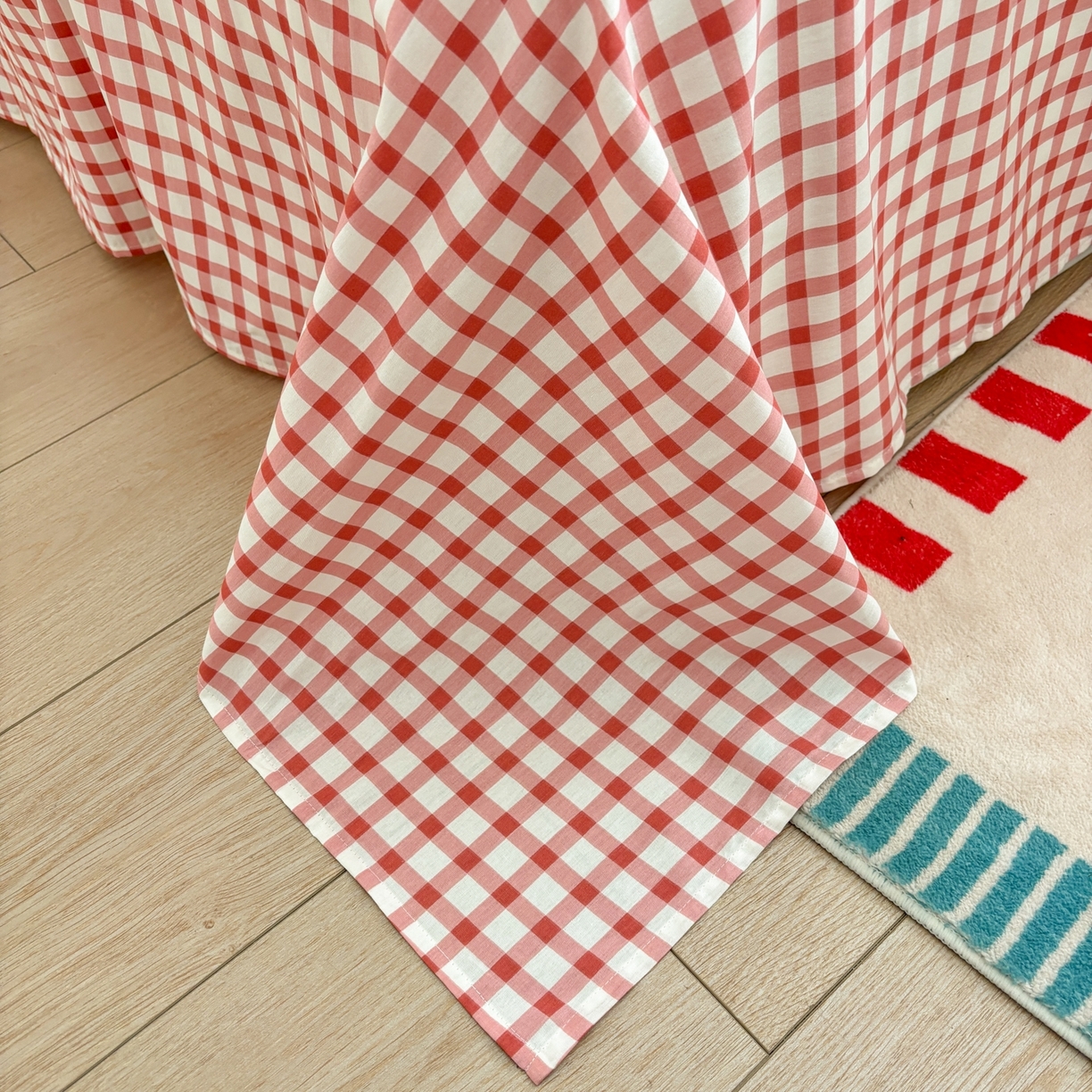 91家纺网 家纺一手货源 找家纺 慕尚家纺 2026春夏新款全棉纯棉印花三角针四件套 樱桃小喵