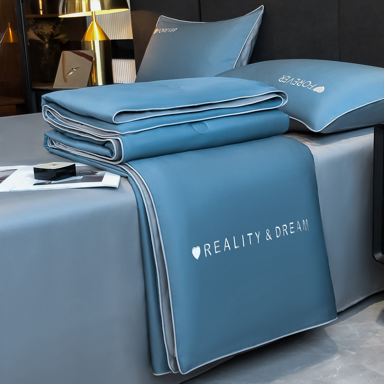 吾诺家居 2026新款双拼及羽毛刺绣夏被夏凉被空调被四件套-柔羽 静谧蓝-经典灰