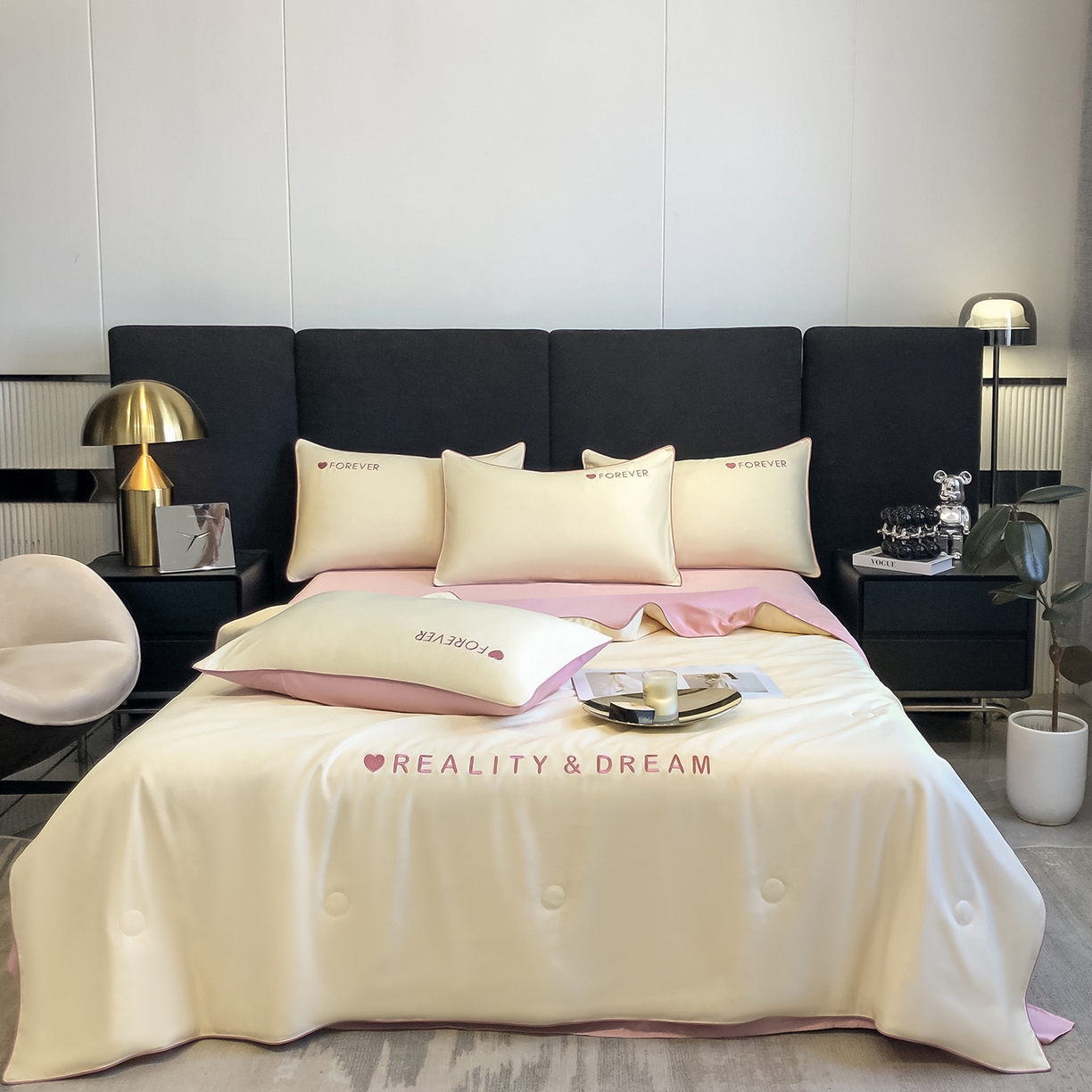 91家纺网 家纺一手货源 找家纺 吾诺家居 2026新款双拼及羽毛刺绣夏被夏凉被空调被四件套-柔羽 奶黄-豆沙