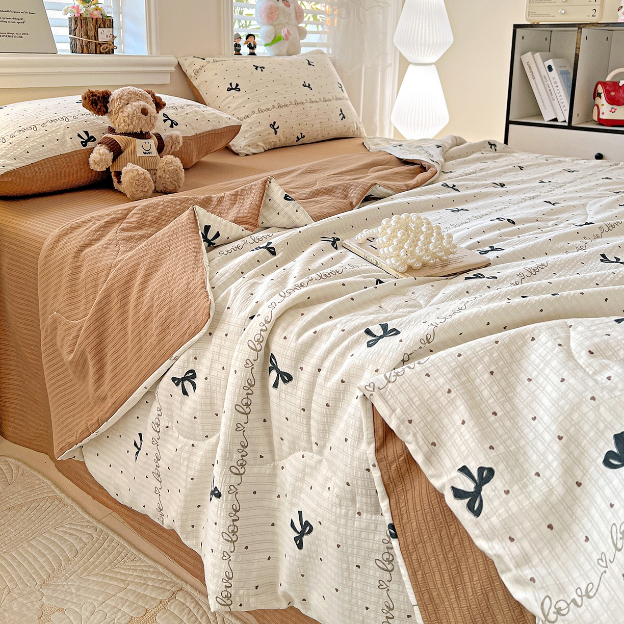 91家纺网 家纺一手货源 找家纺 王朝国际 2026新款A类彩竺棉印花夏被四件套 爱心蝶