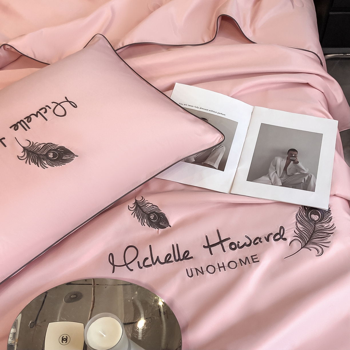 91家纺网 家纺一手货源 找家纺 吾诺家居 2026新款双拼及羽毛刺绣夏被夏凉被空调被四件套-柔羽 羽毛豆沙