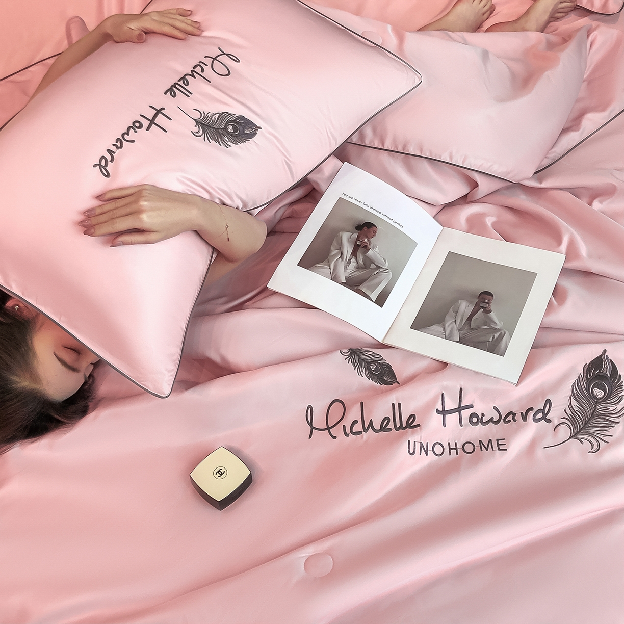 91家纺网 家纺一手货源 找家纺 吾诺家居 2026新款双拼及羽毛刺绣夏被夏凉被空调被四件套-柔羽 羽毛豆沙